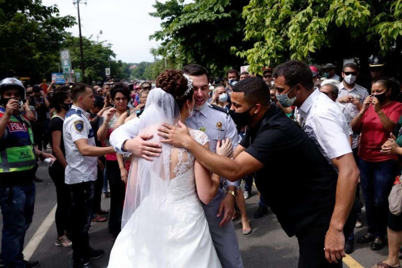 Mariage bloque route : la police retire des permis